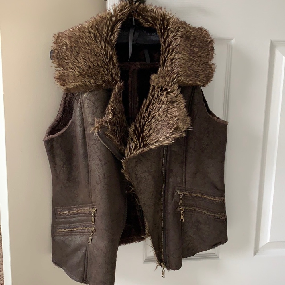 New Look Faux Fur Vest Juniors Size L Pre Owned